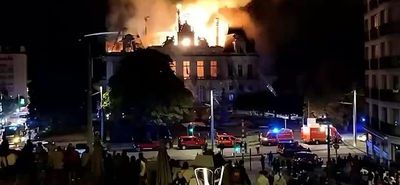 Σκηνές χάους στη Γαλλία: Βίαια επεισόδια, βανδαλισμοί και χιλιάδες συλλήψεις στις μαζικές διαδηλώσεις