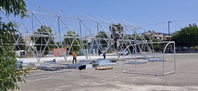 Με εντατικούς ρυθμούς οι εργασίες για τον θόλο μπάσκετ στο 4ο Δημοτικό Σχολείο Κω