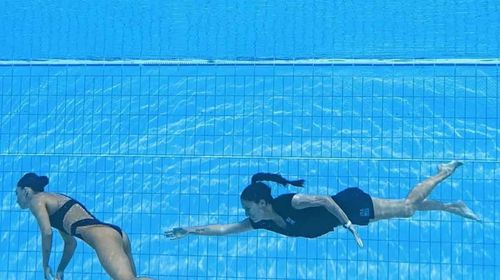 Παρολίγον τραγωδία! Αθλήτρια λιποθύμησε και άρχισε να βυθίζεται στο νερό