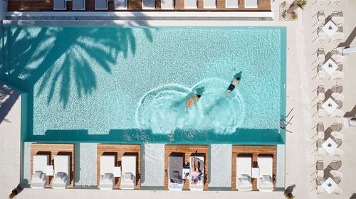 Στα καλύτερα ξενοδοχεία στην Ελλάδα το Kantouni Beach Boutique Hotel