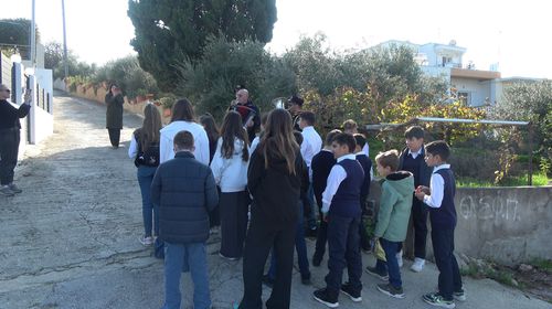 Κάλαντα στις γειτονιές της Κω από μαθητές του 5ου Δημ. Σχολείου και τη Φιλαρμονική