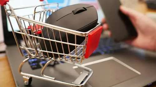 Ερευνα: Οκτώ στους δέκα Έλληνες αγοράζουν από online πλατφόρμες χωρών εκτός ΕΕ