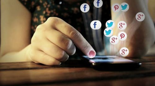 Εμμονή με τα social media για 1 στους 2 εφήβους στην Ελλάδα – Τα στοιχεία του Ιδρύματος «Σταύρος Νιάρχος»