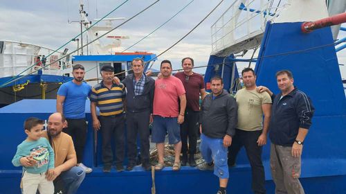 Κάλυμνος: Στα άκρα η αγανάκτηση των αλιέων–”Έκλεισαν” με αλιευτικά σκάφη την κεντρική προβλήτα