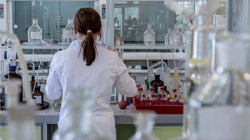 Εξώδικο εργαστηριακών γιατρών για το clawback και τη διαφάνεια στον ΕΟΠΥΥ