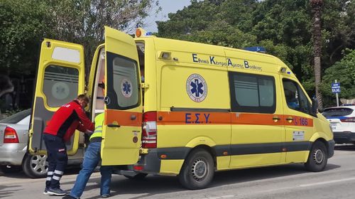Το Yπ. Υγείας ψάχνει πληρώματα στα νησιά για τα ασθενοφόρα - Ο στρατός και η εργασία με «μπλοκάκι»
