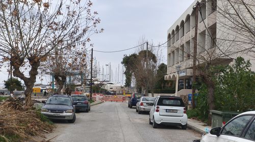 Να τοποθετηθούν εκ νέου οι σημάνσεις απαγόρευσης κυκλοφορίας στην οδό Αρτεμισίας ζητούν οι κάτοικοι