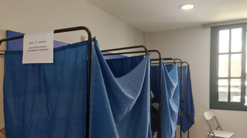 Δημοσκόπηση της Interview: Η Ν.Δ. ανακτά τη δεύτερη έδρα στα Δωδ/σα αλλά χάνει οριστικά την απόλυτη κυριαρχία της