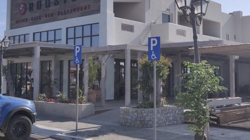 B. Xαδούλης: Ποιος εξαφάνισε τις δύο θέσεις στάθμευσης ΑμεΑ στο Τιγκάκι;