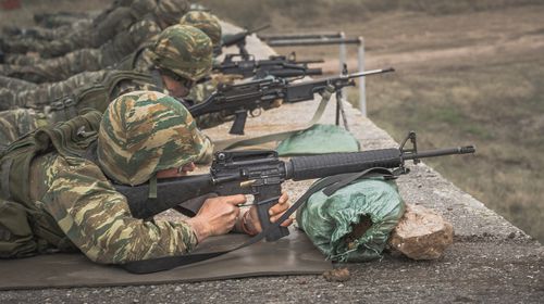 Ένοπλες Δυνάμεις: Προκηρύξεις για 1.000 προσλήψεις ΕΠΟΠ – Πώς κατανέμονται οι θέσεις