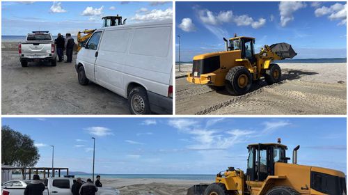 Aναγνώστες: Μηχάνημα του Δήμου προσπαθεί να πάρει άμμο από την παραλία στο Μαστιχάρι