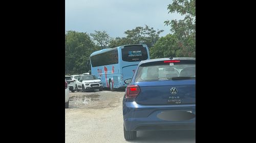 Διαμαρτυρία αναγνώστη για το πάρκινκ στον Αμπάβρη και τους "επαγγελματίες" οδηγούς των λεωφορείων και των φορτηγών