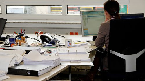 Δημόσιοι υπάλληλοι: Οι αλλαγές που τίθενται σε ισχύ και οι αυστηρότερες κυρώσεις   