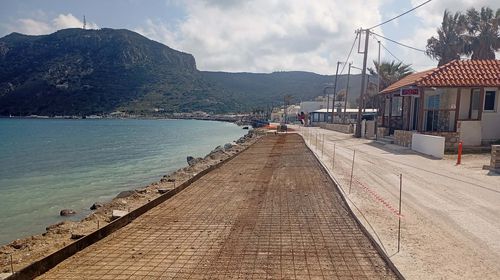 Κλειστός την Πέμπτη (έως το μεσημέρι) ο παραλιακός δρόμος Κεφάλου λόγω εργασιών σκυροδέτησης οδοστρώματος 