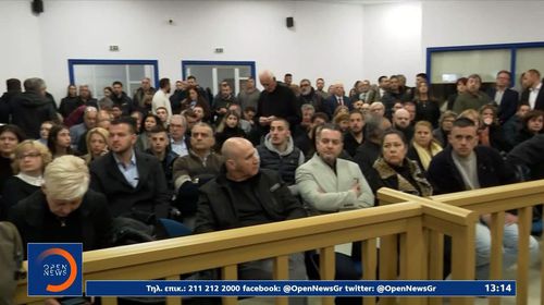 Διεκόπη η δίκη για τα Τέμπη και θα συνεχιστεί την 1η Απριλίου - Οργισμένοι συγγενείς φώναζαν συνθήματα