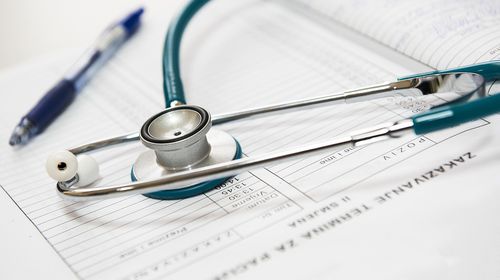 Στον «αέρα» η ηλεκτρονική συνταγογράφηση στα νοσοκομεία – Ανεκπαίδευτοι γιατροί και προβλήματα πριν την πρεμιέρα  