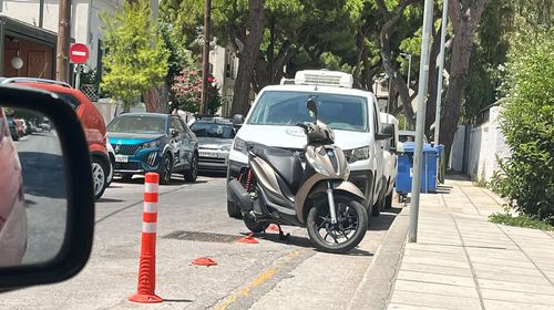 Aναγνώστης: Επικίνδυνο σημείο στην οδό Κοραή – Χρειάζεται άμεση παρέμβαση