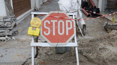 ΔΙΑΚΟΠΗ ΚΥΚΛΟΦΟΡΙΑΣ ΕΠΙ ΤΗΣ ΟΔΟΥ ΙΠΠΟΚΡΑΤΟΥΣ ΛΟΓΩ ΕΡΓΑΣΙΩΝ ΑΠΟ ΤΗΝ ΑΡΧΑΙΟΛΟΓΙΚΗ ΥΠΗΡΕΣΙΑ