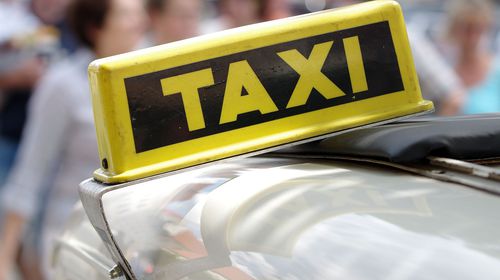 Νέα Ιωνία: Άγρια επίθεση σε γυναίκα οδηγό ταξί – Επιβάτης τη δάγκωσε και της έκοψε το αυτί