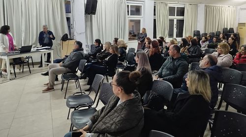 Αστική Εταιρεία Ιπποκράτης: Ενημερωτική συνάντηση στο 1ο Γυμνάσιο με θέμα «Τα χαρακτηριστικά της εφηβείας και οι προκλήσεις των γονέων»