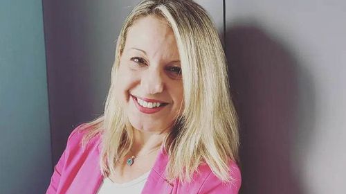 Ε. Σταθοπούλου: Από το «Επιτρέπεται» στο «Αντέχεται»; Εξαντλούμαστε στο ποιος πάτησε πρώτος του κουμπί!