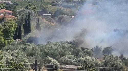 Φωτιά στα Σπάτα: Εντοπίστηκε νεκρός σε αυτοκίνητο