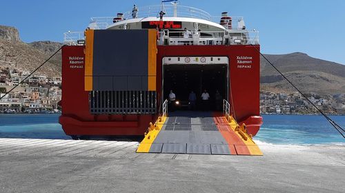 Δεμένα τα πλοία στα λιμάνια την Πέμπτη λόγω απεργίας που προκήρυξε η ΠΝΟ