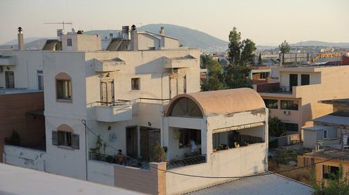 Στεγαστικό «έμφραγμα»: Το 40% του εισοδήματος «τρώει» το νοίκι – Στο 43% οι ληξιπρόθεσμες οφειλές των νοικοκυριών 