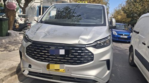 Τροχαίο στην πόλη της Κω – Ταξί βαν συγκρούστηκε με δύο ποδήλατα