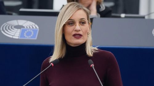 Σάλος από τη δήλωση της Ε. Μελέτη στο Ευρωκοινοβούλιο – Οι «εκβιαζόμενοι» εργοδότες και οι «αντιεπαγγελματίες εργαζόμενοι»
