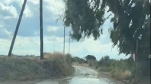 Παράπονα αναγνώστη για τον πίσω δρόμο προς το Τιγκάκι – Πλημμυρίζει με την παραμικρή βροχή