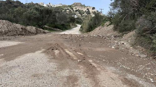 Μ. Παπαντωνίου (Κέφαλος): Σκάβουμε τον δρόμο μόνοι μας όποτε βρέχει για να περνάμε