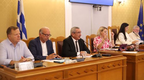 «Δεν μπορεί η πολιτική να είναι άθλημα πλουσίων»: Προβληματισμός στο Περιφερειακό Συμβούλιο για τις αποζημιώσεις των συμβούλων  