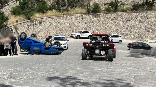 Tροχαίο ατύχημα στην Κέφαλο – Αναποδογύρισε ενοικιαζόμενο αυτοκίνητο