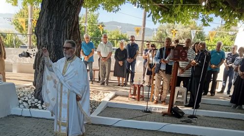 Mε λαμπρότητα η Θεία Λειτουργία στην Αγία Τριάδα Κω