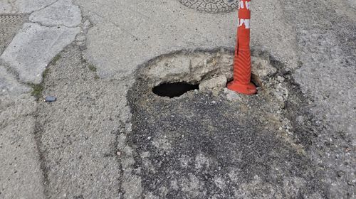 Θ. Σισαλουης: Ντροπή! Επικίνδυνη λακκούβα για πάνω απο 2 μήνες στην Καρδάμαινα! 
