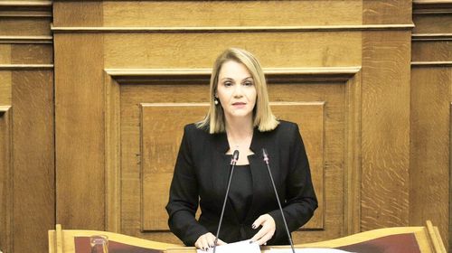 Στη Βουλή από τη Μίκα Ιατρίδη το αίτημα για νέα ακτοπλοϊκή γραμμή που ενώνει Κυκλάδες και Δωδεκάνησα