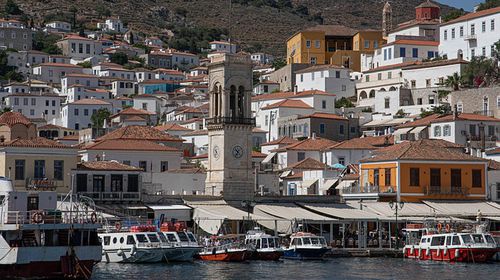 Αδιανόητο: Στην Ύδρα ζητούν μέχρι και 880 ευρώ ενοίκιο από εκπαιδευτικούς και τους δίνουν σπίτι... από Νοέμβριο