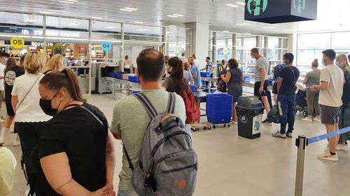 Καλοκαιρινό έμφραγμα στα ελληνικά αεροδρόμια – Πού οφείλονται οι καθυστερήσεις   