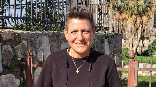 H ταλαντούχα καραγκιοζοπαίχτρια Ζωή Μαρίνου μιλάει για το νέο της τραγούδι “Ο αστροναύτης”