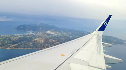 Περισσότερες αεροπορικές θέσεις για την Ελλάδα έως τον Οκτώβριο, αλλά με πίεση στις κρατήσεις