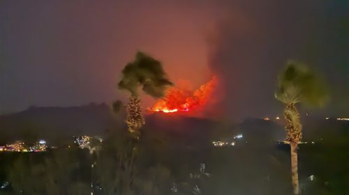 Μεγάλη φωτιά στα απέναντι τουρκικά παράλια – Ορατές οι φλόγες από την Κω