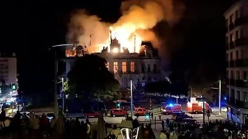 Σκηνές χάους στη Γαλλία: Βίαια επεισόδια, βανδαλισμοί και χιλιάδες συλλήψεις στις μαζικές διαδηλώσεις