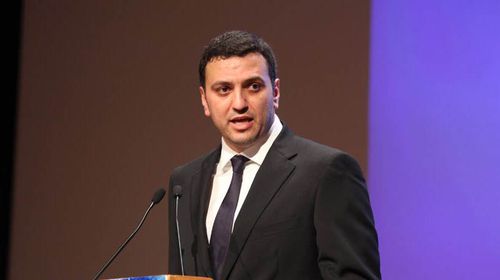 B. Kικίλιας για τη φωτιά στο πλοίο Carrier 2: Ελεγχόμενη η κατάσταση - Προτεραιότητα η προστασία της ανθρώπινης ζωής