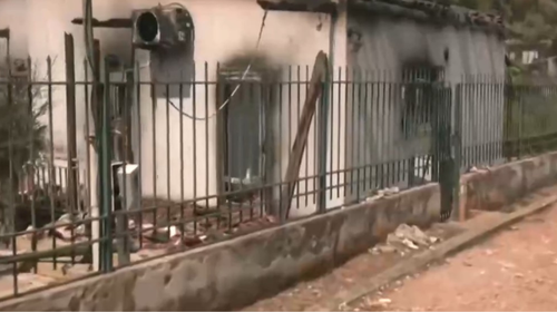 Στις φλόγες το Πόρτο Γερμενό: Καίγονται σπίτια - μήνυμα 112 για εκκένωση προς τα Βίλια
