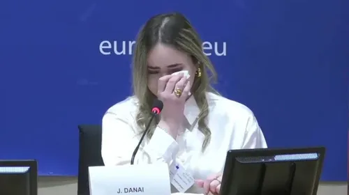 Συγκλόνισε στο Ευρωκοινοβούλιο η 20χρονη κόρη της γυναίκας που δολοφονήθηκε με 17 μαχαιριές στη μέση του δρόμου στο Μενίδι