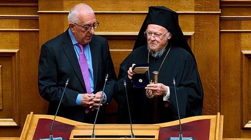 Ιστορική ομιλία Βαρθολομαίου στη Βουλή: Η real politic υπερισχύει του διεθνούς δικαίου 