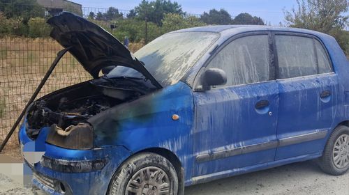 Συμβαίνει τώρα: Αυτοκίνητο εν κινήσει πήρε φωτιά στην Κω 