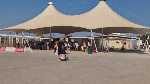 Τουριστικό σκάφος από την Τουρκία με 250 επιβάτες έφτασε με άθλιες συνθήκες στην Κω - Η παρέμβαση του λιμενικού και το «μπράβο» του Β. Κικίλια    