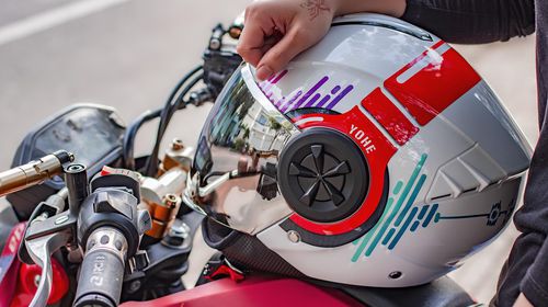 Πάνω από 1.400 παραβάσεις βεβαιώθηκαν την 43η εβδομάδα της εκστρατείας «Μηδενική ανοχή στη μη χρήση κράνους»